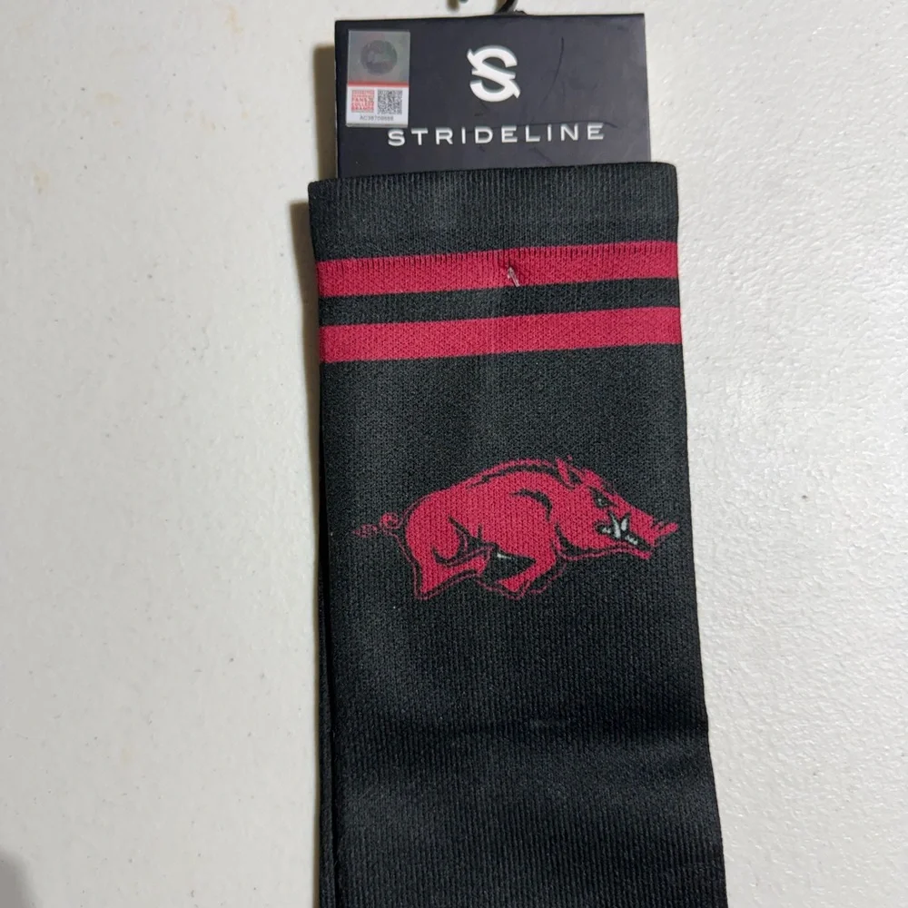 Strideline University of Arkansas crew socks‎